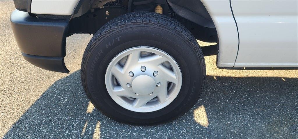 Ford Econoline Cargo Van E-150 Commercial 2013