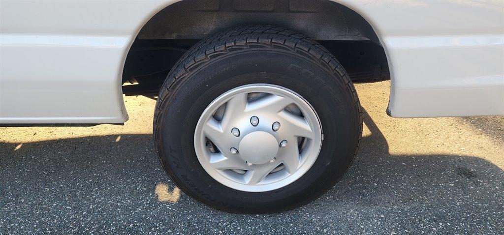 Ford Econoline Cargo Van E-150 Commercial 2013