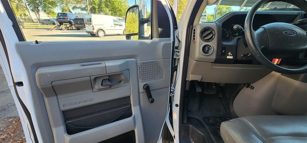 Ford Econoline Cargo Van E-150 Commercial 2013