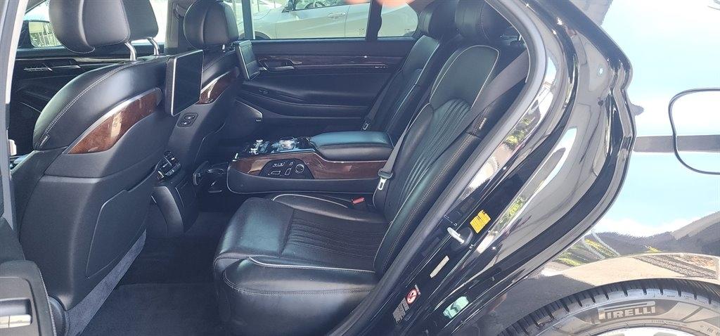 Genesis G90 5.0L Ultimate RWD 2018