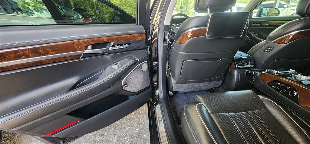 Genesis G90 5.0L Ultimate RWD 2018