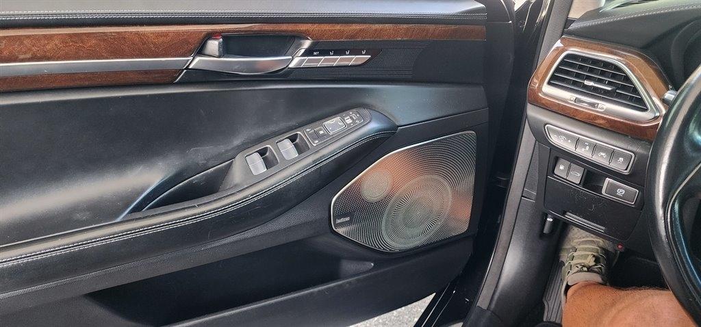Genesis G90 5.0L Ultimate RWD 2018