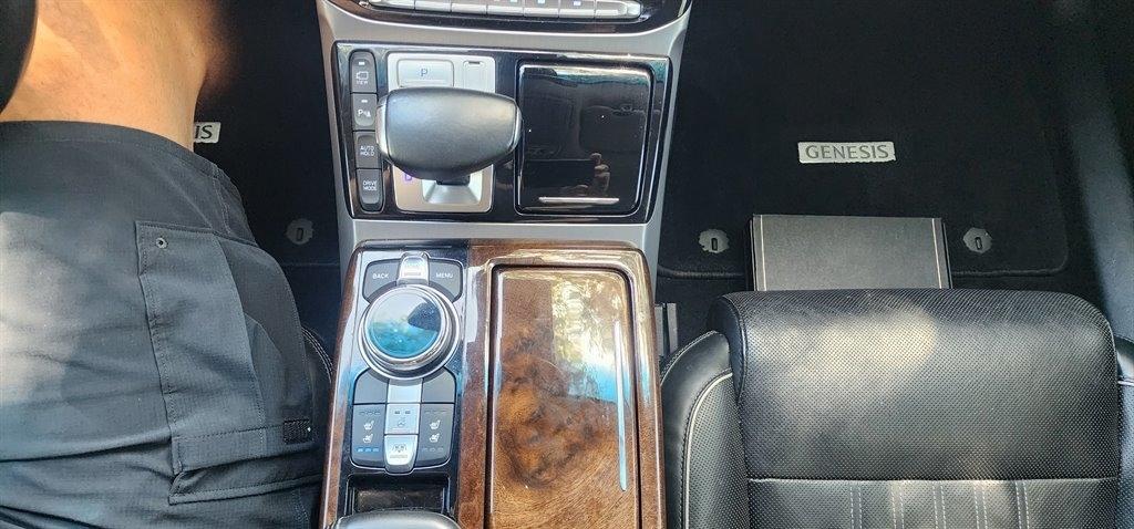 Genesis G90 5.0L Ultimate RWD 2018