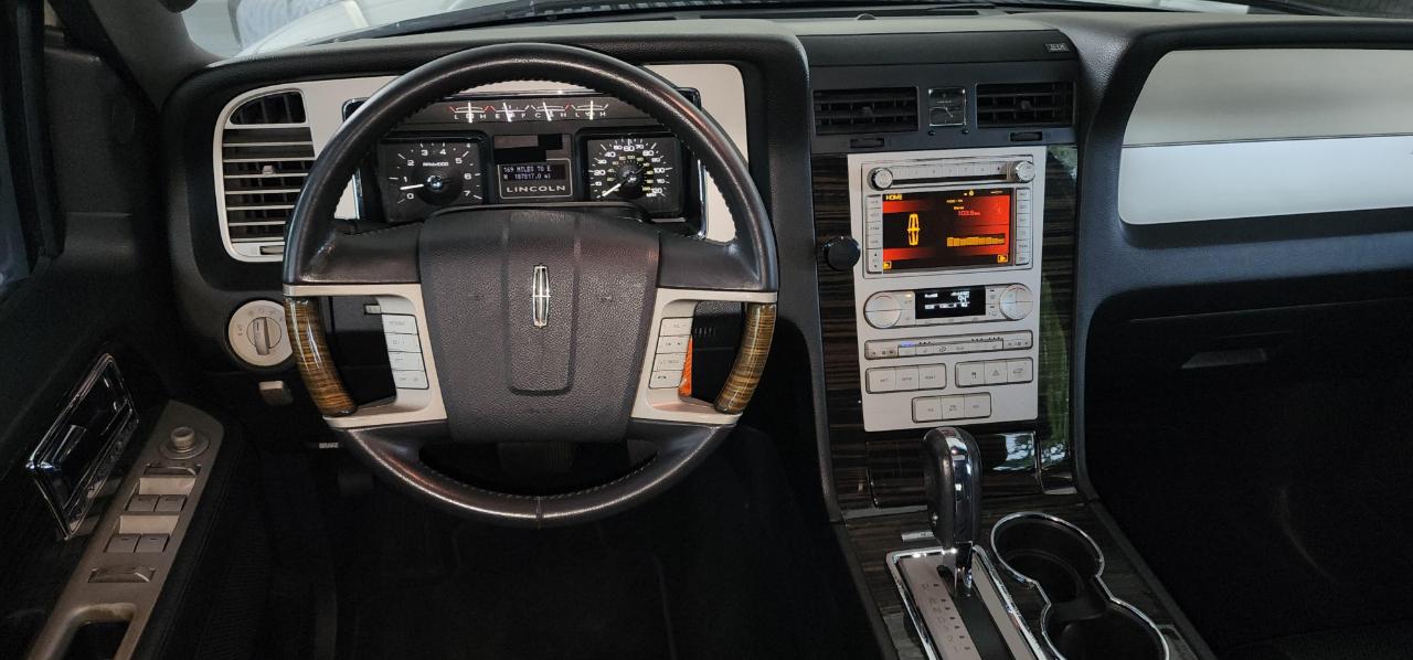 Lincoln Navigator L  2010
