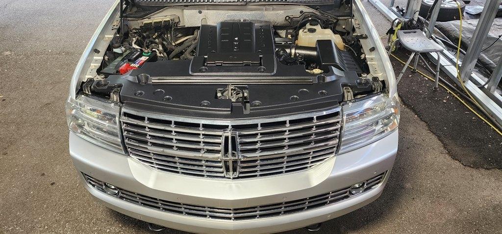 Lincoln Navigator L  2010