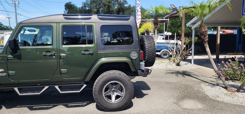 Jeep Wrangler 4WD 4dr Unlimited Sahara 2007