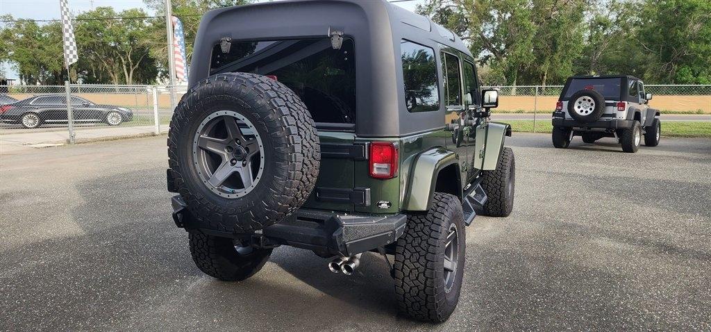 Jeep Wrangler 4WD 4dr Unlimited Sahara 2007