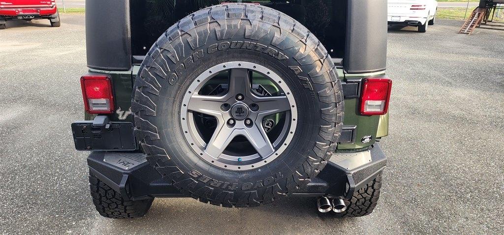 Jeep Wrangler 4WD 4dr Unlimited Sahara 2007
