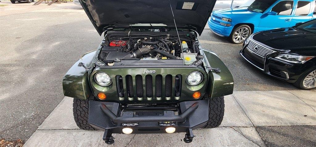 Jeep Wrangler 4WD 4dr Unlimited Sahara 2007