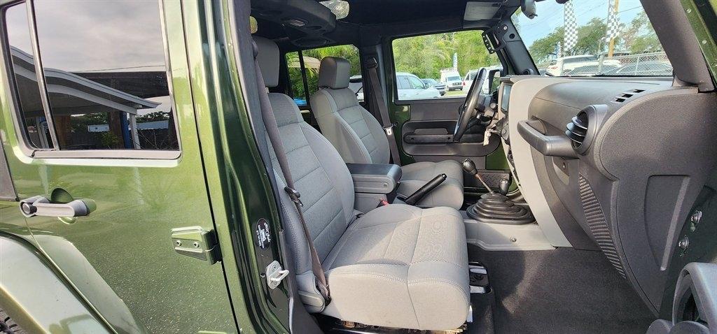 Jeep Wrangler 4WD 4dr Unlimited Sahara 2007