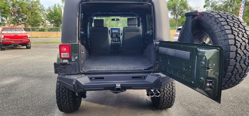 Jeep Wrangler 4WD 4dr Unlimited Sahara 2007