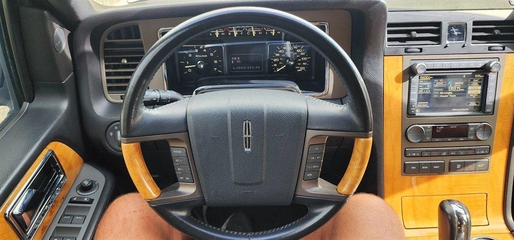 Lincoln Navigator  2012