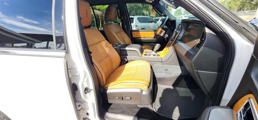 Lincoln Navigator  2012