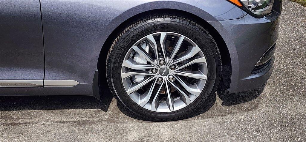 Hyundai Genesis 4dr Sdn V6 3.8L RWD 2015