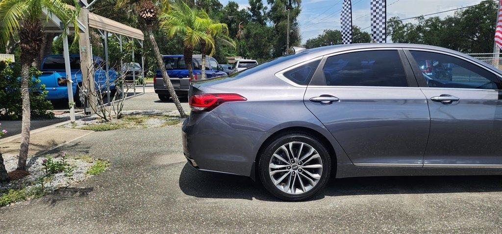 Hyundai Genesis 4dr Sdn V6 3.8L RWD 2015