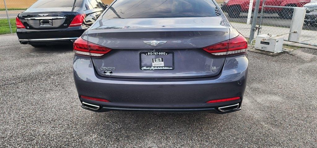Hyundai Genesis 4dr Sdn V6 3.8L RWD 2015