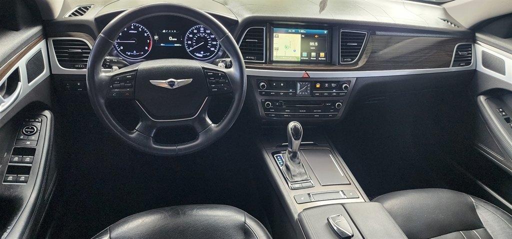 Hyundai Genesis 4dr Sdn V6 3.8L RWD 2015