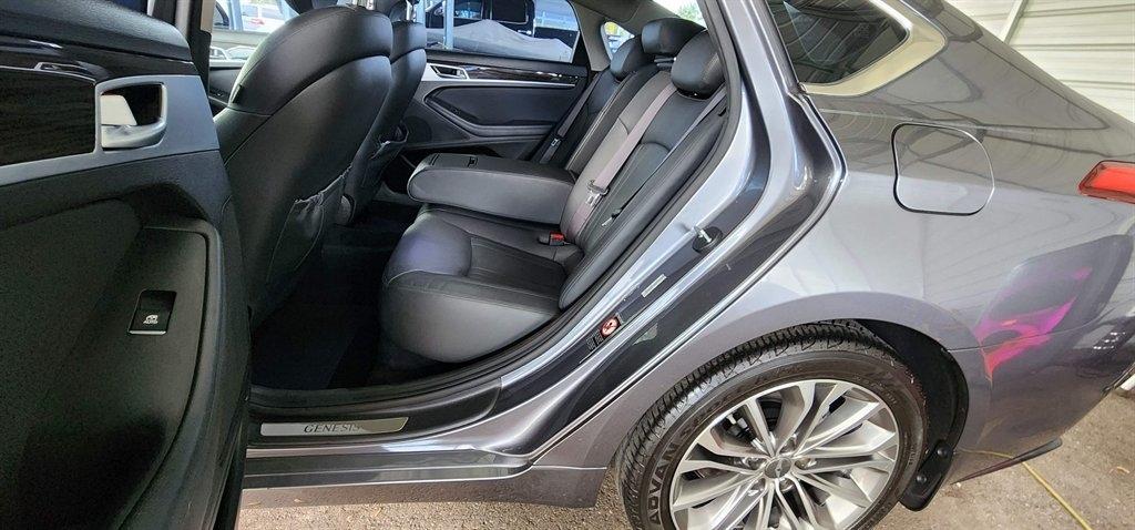 Hyundai Genesis 4dr Sdn V6 3.8L RWD 2015