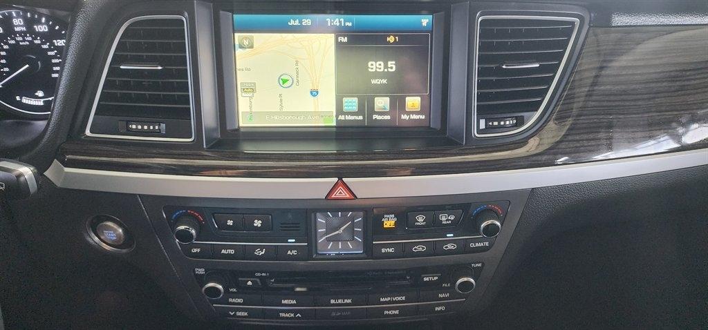Hyundai Genesis 4dr Sdn V6 3.8L RWD 2015