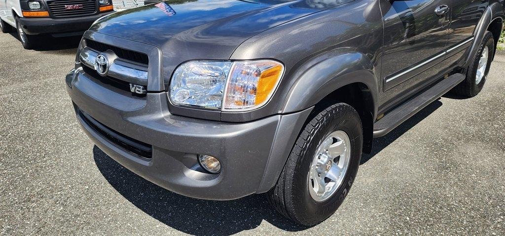 Toyota Sequoia 4dr SR5 (Natl) 2006