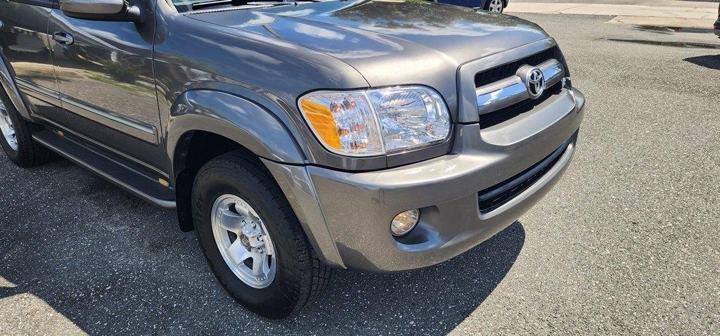 Toyota Sequoia 4dr SR5 (Natl) 2006