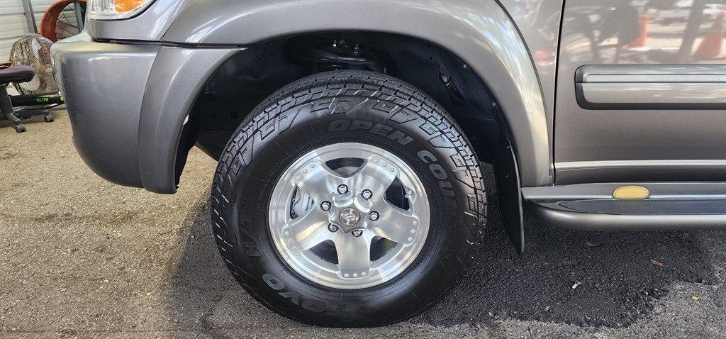 Toyota Sequoia 4dr SR5 (Natl) 2006