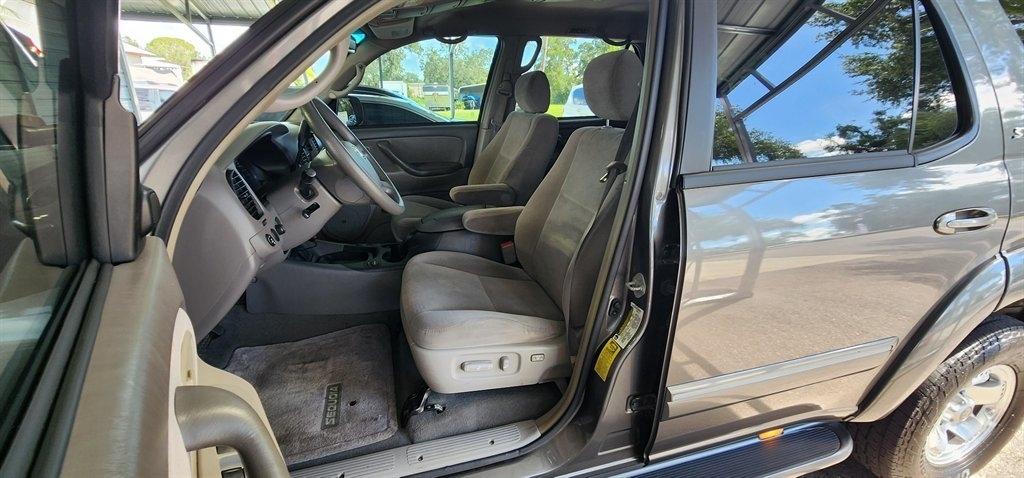 Toyota Sequoia 4dr SR5 (Natl) 2006