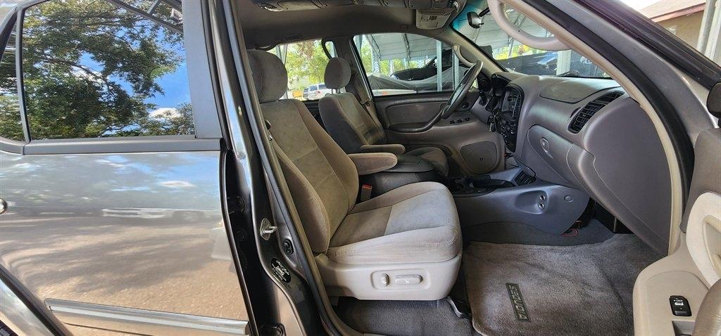 Toyota Sequoia 4dr SR5 (Natl) 2006
