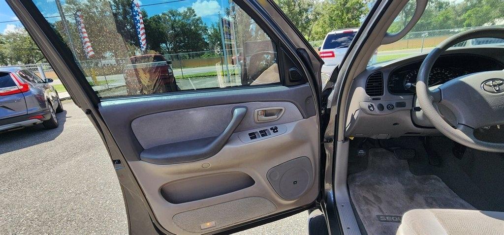 Toyota Sequoia 4dr SR5 (Natl) 2006