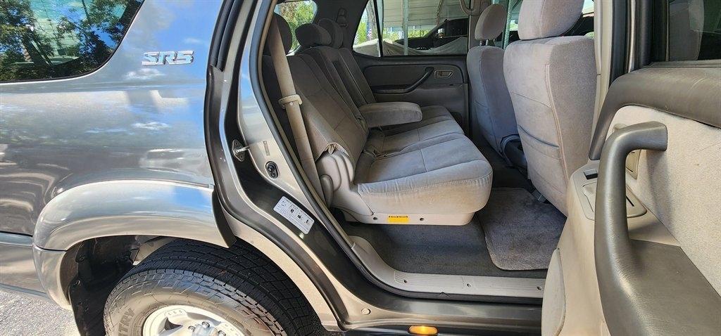 Toyota Sequoia 4dr SR5 (Natl) 2006