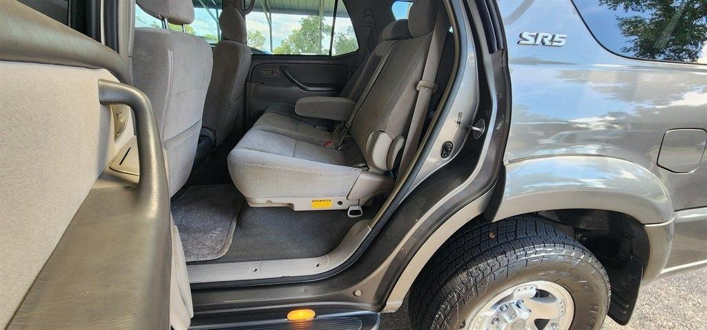 Toyota Sequoia 4dr SR5 (Natl) 2006