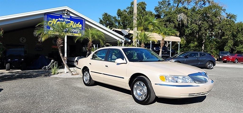 Lincoln Continental 4dr Sdn 2001
