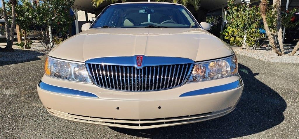 Lincoln Continental 4dr Sdn 2001