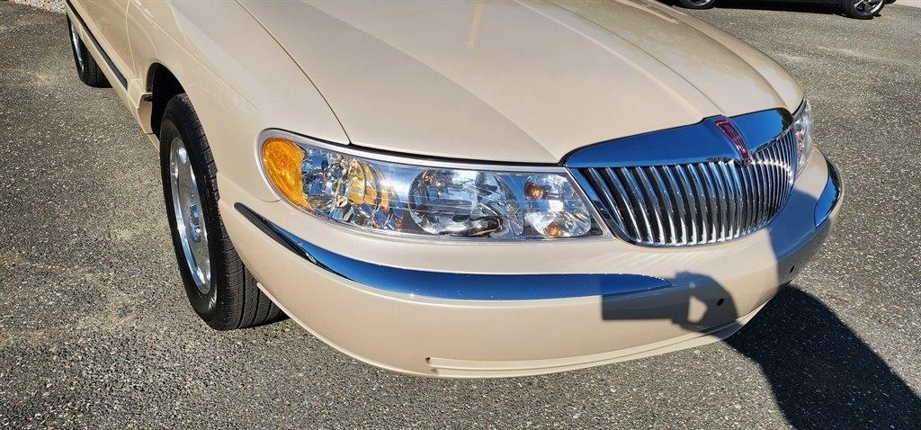 Lincoln Continental 4dr Sdn 2001