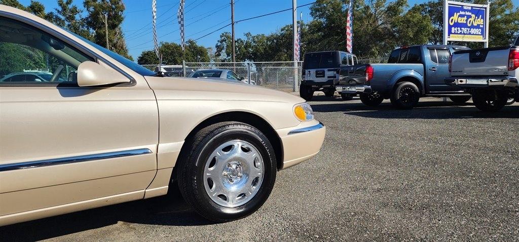 Lincoln Continental 4dr Sdn 2001