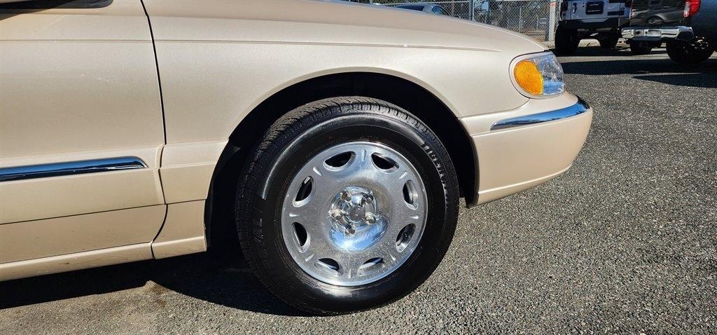Lincoln Continental 4dr Sdn 2001