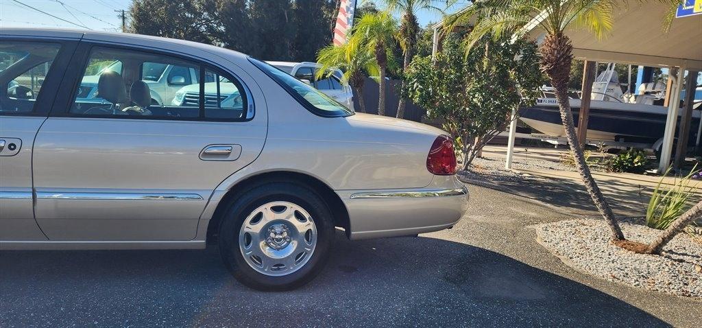 Lincoln Continental 4dr Sdn 2001