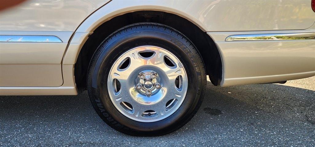 Lincoln Continental 4dr Sdn 2001