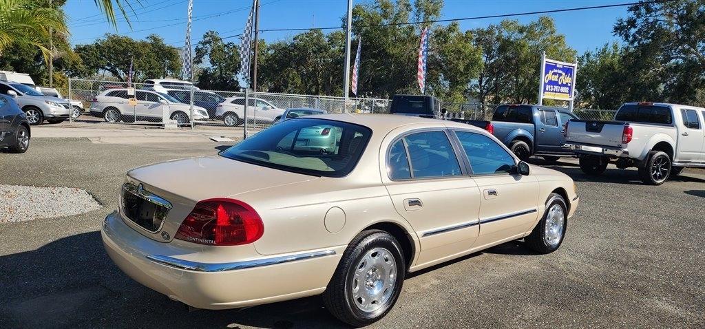 Lincoln Continental 4dr Sdn 2001