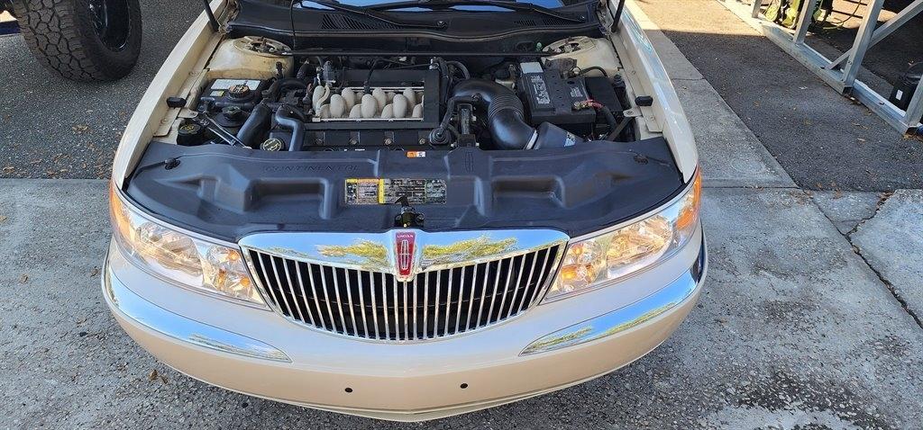 Lincoln Continental 4dr Sdn 2001