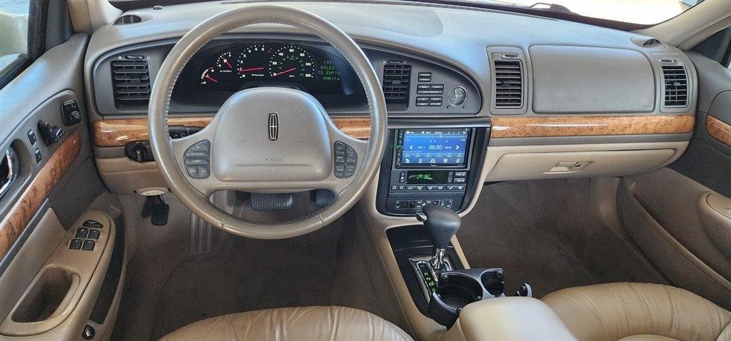 Lincoln Continental 4dr Sdn 2001