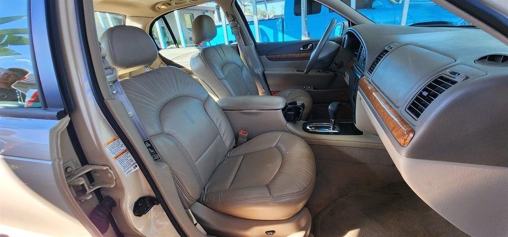Lincoln Continental 4dr Sdn 2001