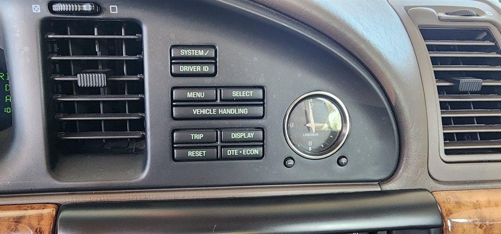 Lincoln Continental 4dr Sdn 2001