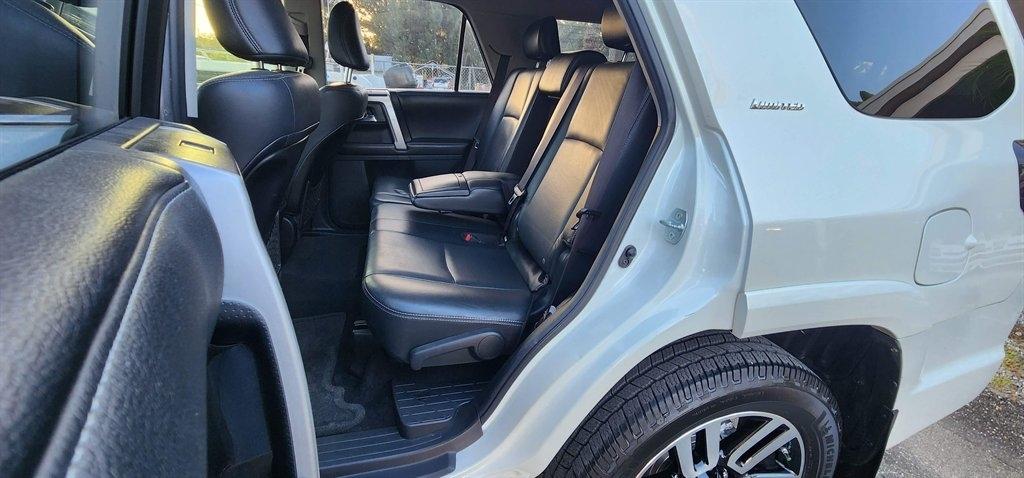 Toyota 4Runner RWD 4dr V6 SR5 Premium (Natl) 2015
