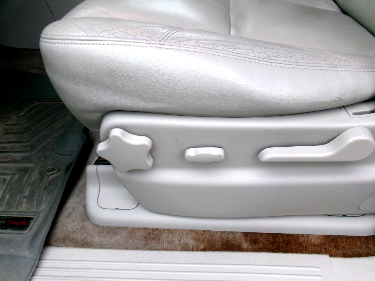 Chevrolet Suburban LT 1500 4WD 2014