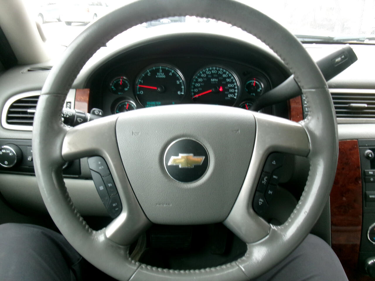 Chevrolet Suburban LT 1500 4WD 2014