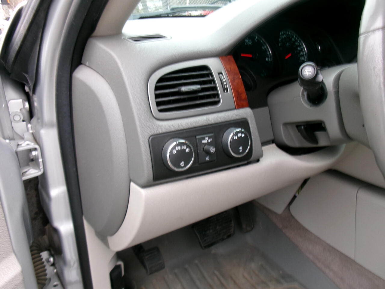 Chevrolet Suburban LT 1500 4WD 2014