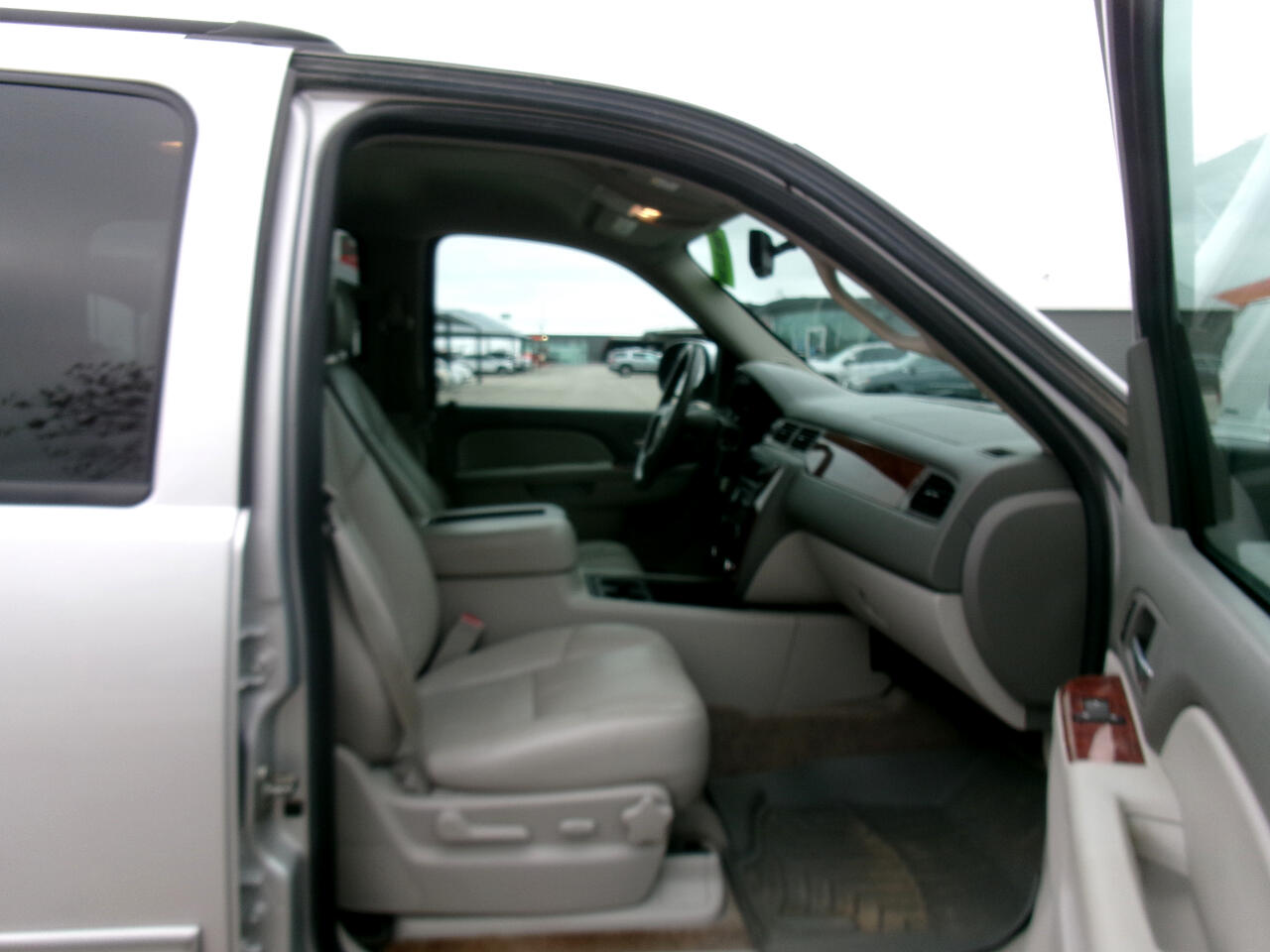Chevrolet Suburban LT 1500 4WD 2014