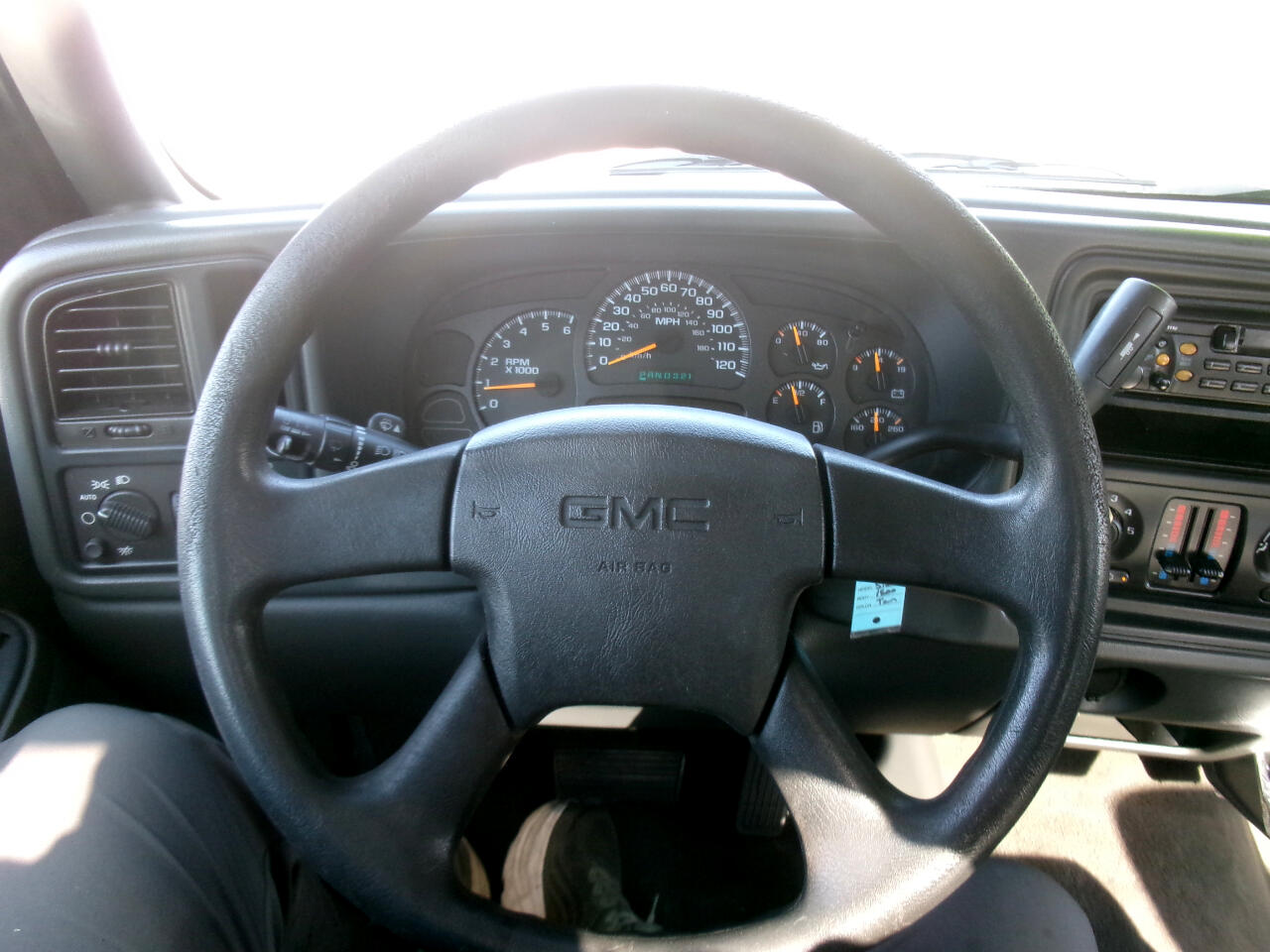 GMC Sierra 1500 Short Bed 2WD 2005