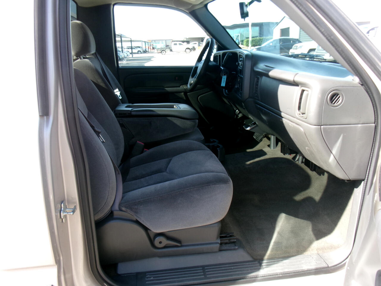 GMC Sierra 1500 Short Bed 2WD 2005